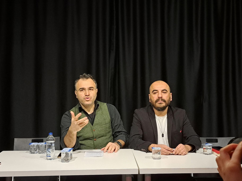 BİZ KUKLA DEĞİL, TİYATRO SANATÇISIYIZ